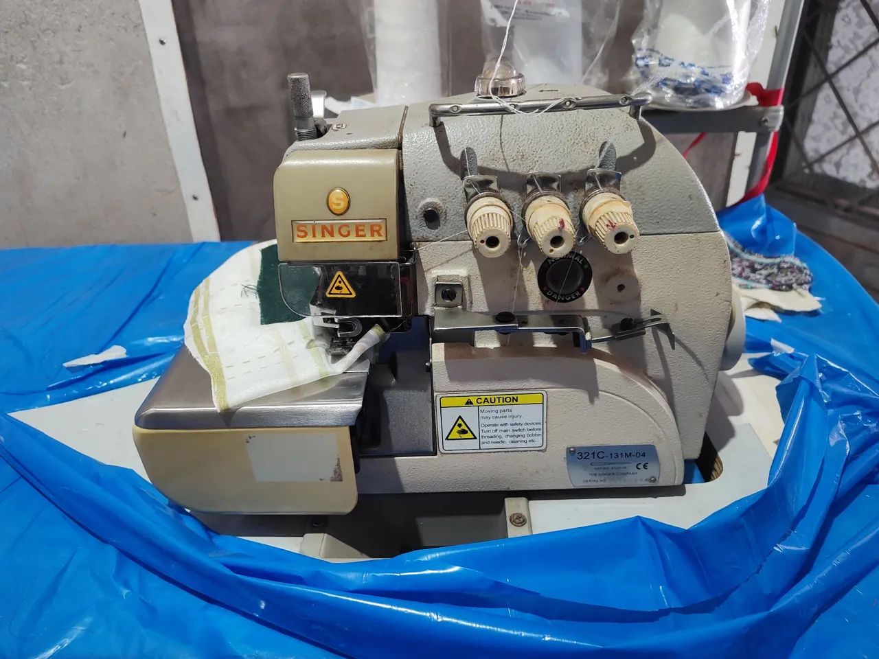 Maquina de costura reta e uma overlok - Foto 2