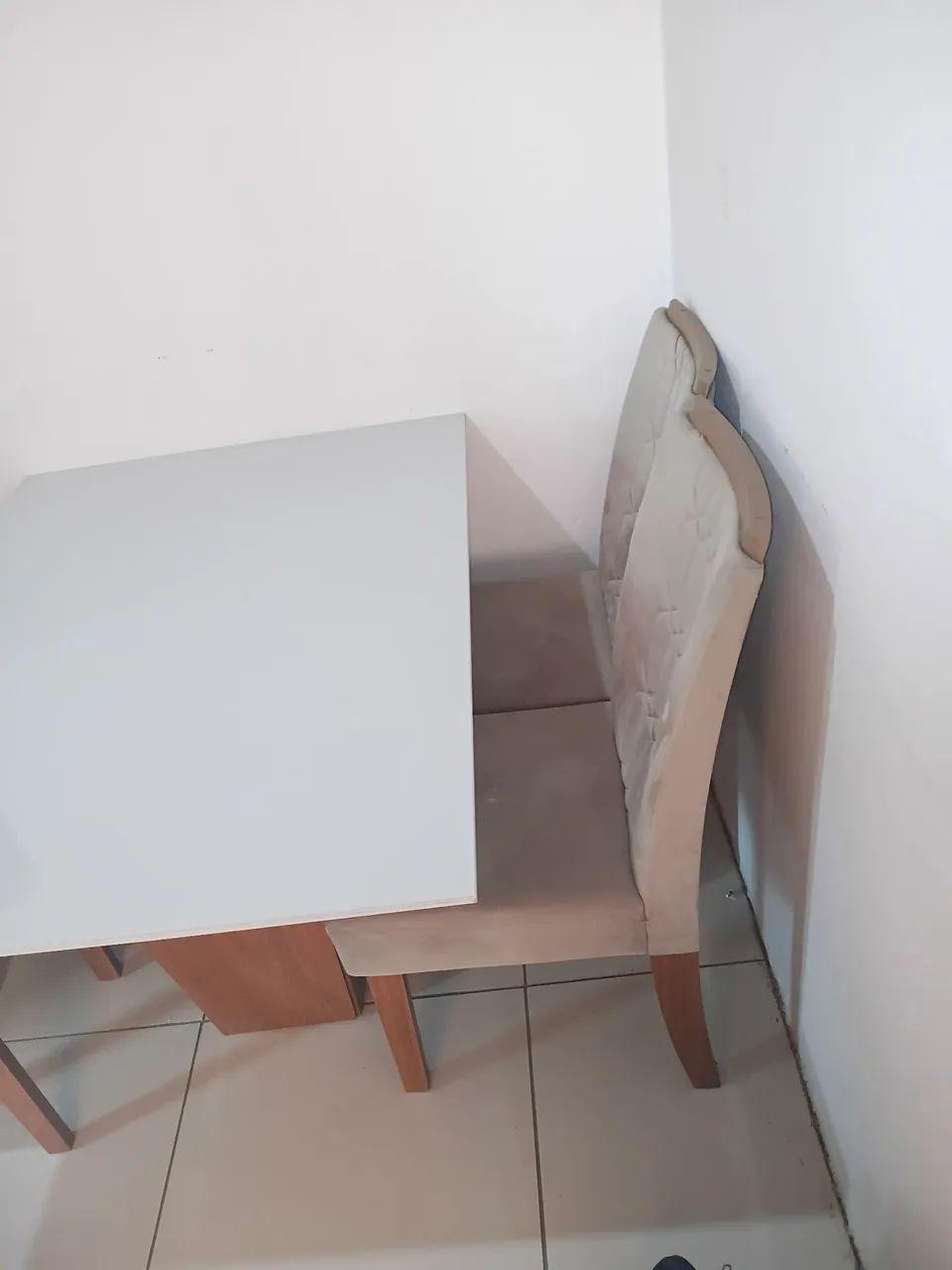 Vendo mesa semi nova, paguei 1600 nela, to vendendo ela por 700  - Foto 2