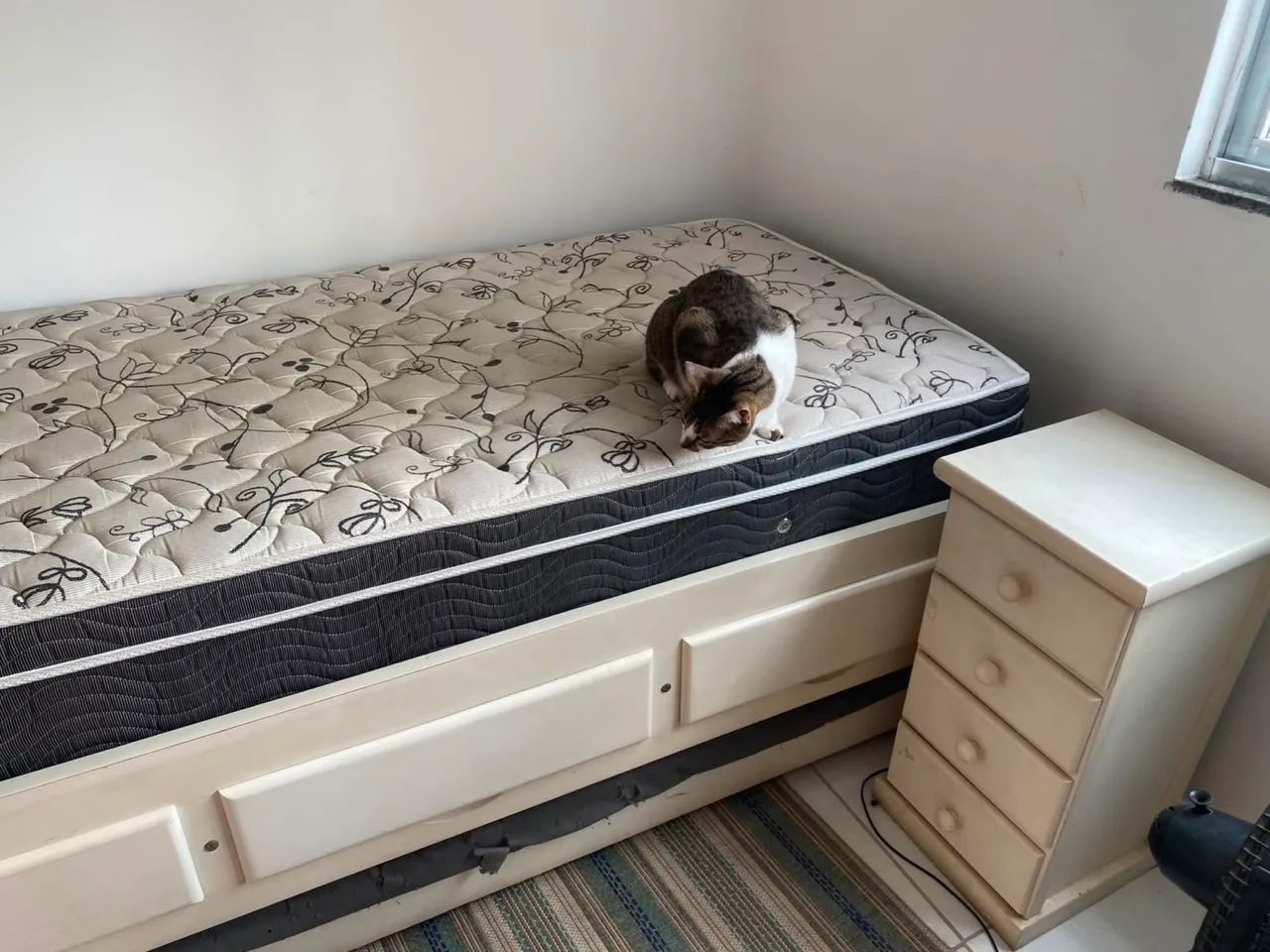 Cama de solteiro de Madeira com cama auxiliar e gavetas e colchão  - Foto 4