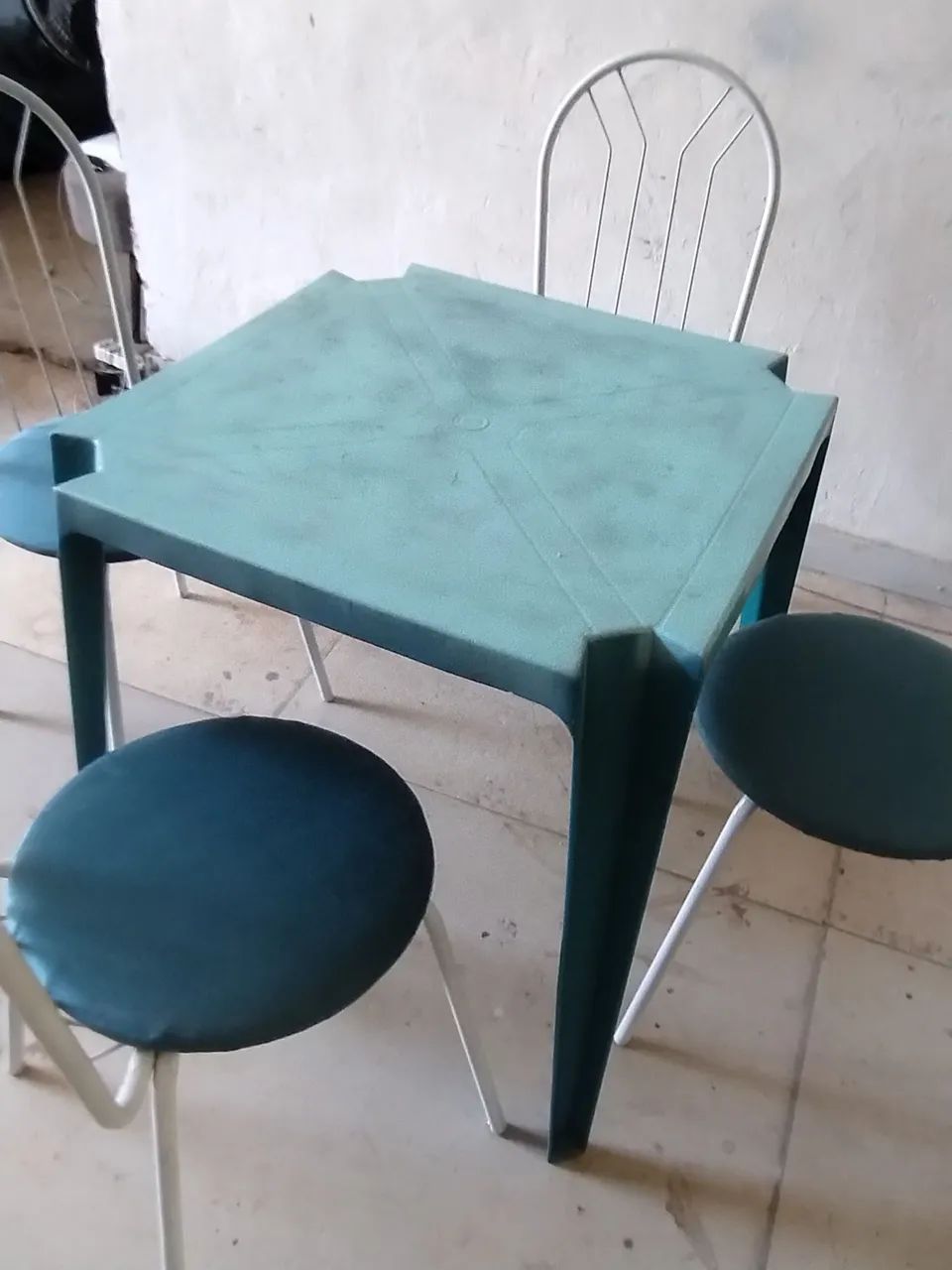 Faço a entrega, mesa com 4 cadeiras  - Foto 2