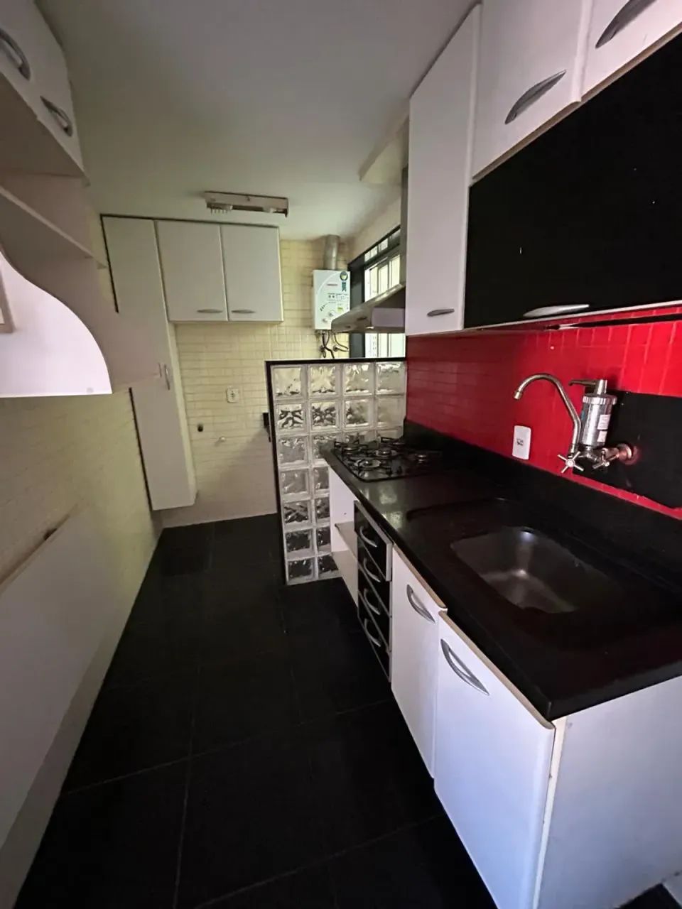 Apartamento com 02 quartos, condomínio com piscina e vaga. - Foto 2