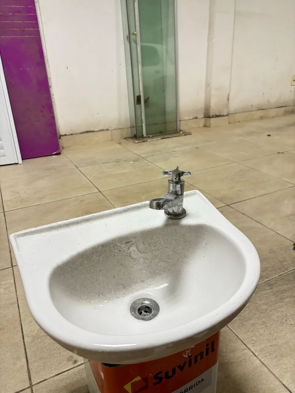 Lavat ório Deca com torneira  - Foto 2