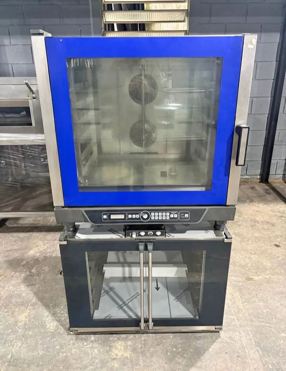 Forno combinado Unox com fermentadora