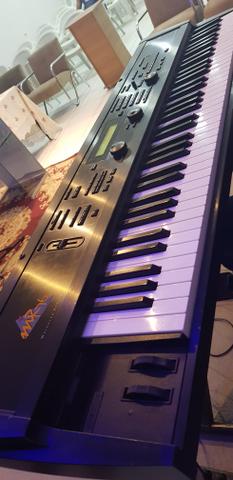 Sitetizador ensoniq mr76