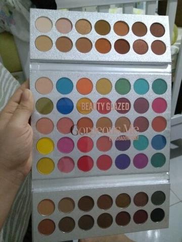Paleta de sombra beauty glazed 63 cores Leia a descrição - Foto 4