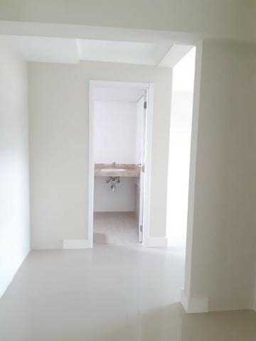 Apartamento andar alto , face sombra, no Edifício Metropolitan com 142 m² úteis, 3 suítes - Foto 15