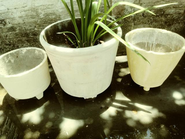 Vendo araras 90,00todas,mesinha 70,00,vaso 165,00