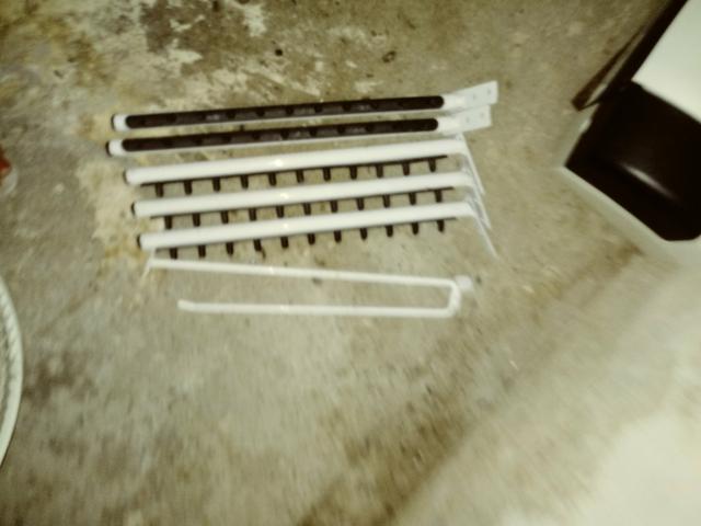 Vendo araras 90,00todas,mesinha 70,00,vaso 165,00 - Foto 3