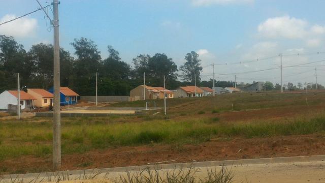Casa Com Baita Pátio, 2 dorm. muitas vagas para carro - Foto 9