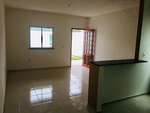 Ent. facilitada linda casa com doc. grátis 2 quartos e 2 suites so casas novas - Foto 7