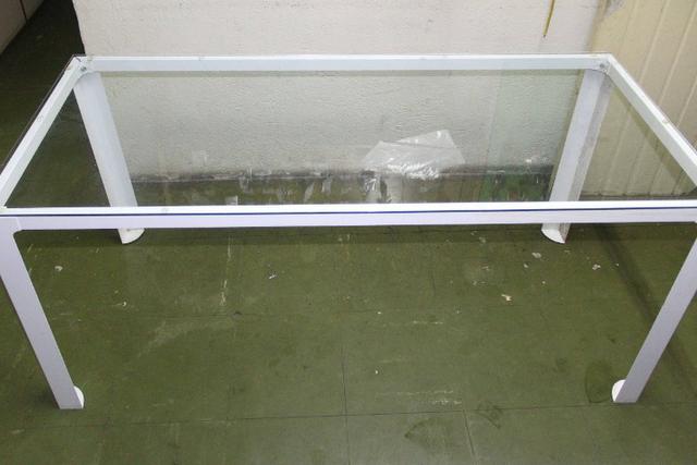 Mesa de Escritório em Ferro e Vidro Branca / Escrivaninha Office - Foto 2