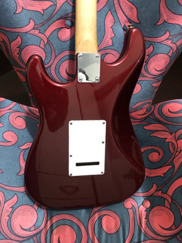 Troco guitarra strato shelter antiga por les paul ou celular bom - Foto 4