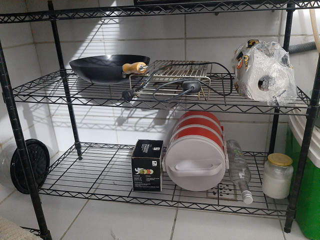 Estante de ferro cromado, cor preto,, ajustável com 4 prateleiras
