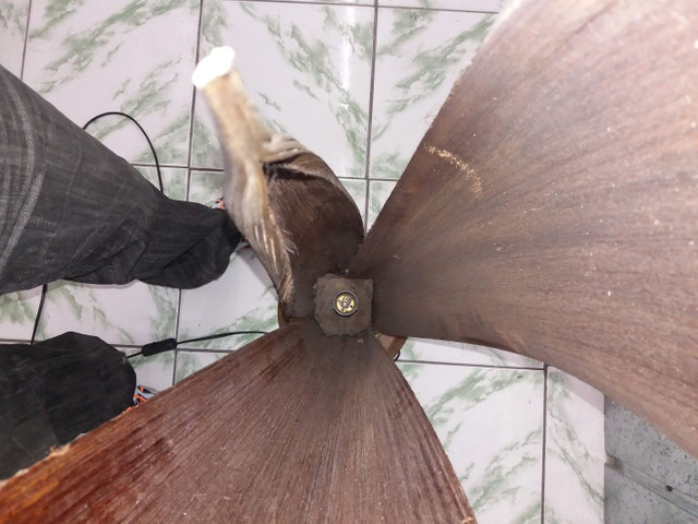 Planta artificial Espada de São Jorge com lâmpada interna em ótimo estado - Foto 2