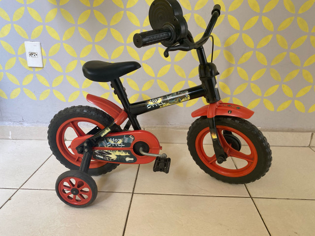 Bicicleta infantil (semi nova)