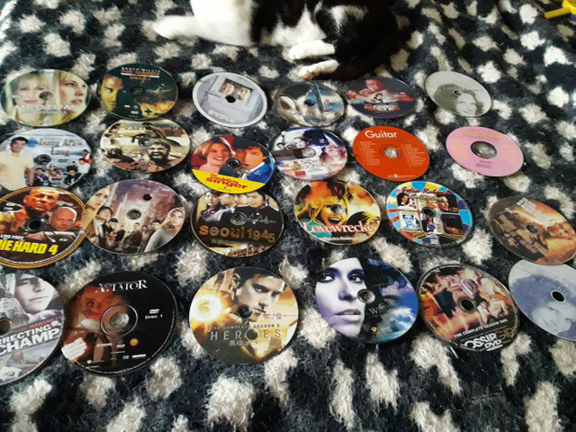 Vendo aparelho de dvd com coleção de filmes infantis e adulto - Foto 3