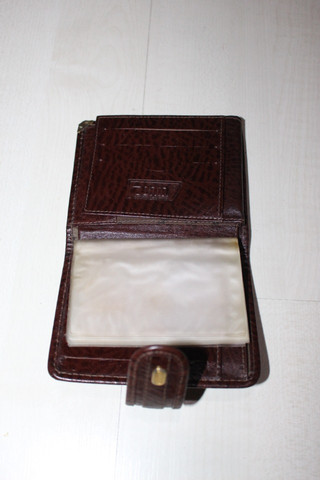 Vendo-carteira da marca "tonin" em couro legitimo na cor caramelo com metais dourado - Foto 5