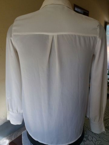 Camisa creme tamanho pp semi-nova - Foto 3