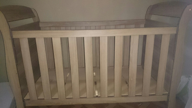 Berço/cama semi-novo nunca usamos