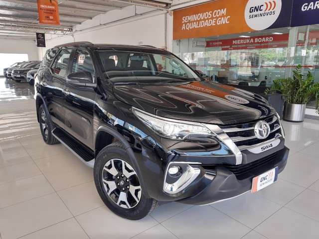 TOYOTA HILUX SW4 2.8 SRX 4X4 7 LUGARES 16V TURBO INTERCOOLER DIESEL 4P AUTOMATICO