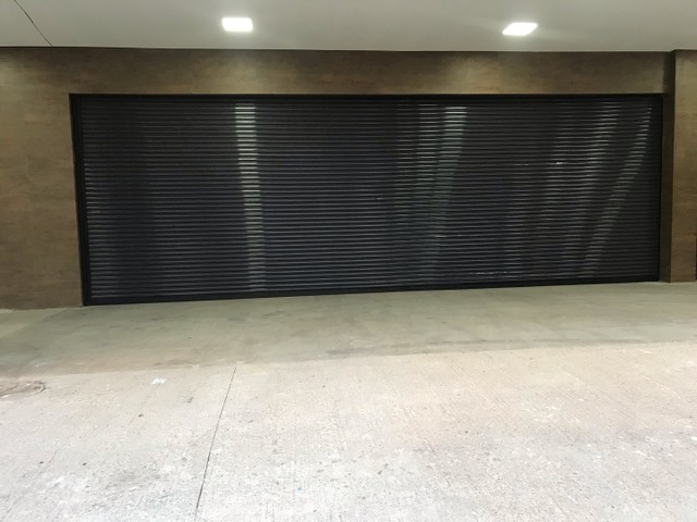 Porta de aço automática para lojas e galpões 