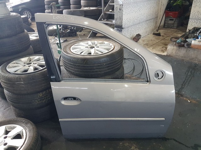 Porta dianteira e traseira de renault logan