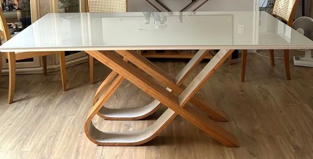 Mesa jantar praticamente sem uso. Tampo vidro temperado bege grosso. 