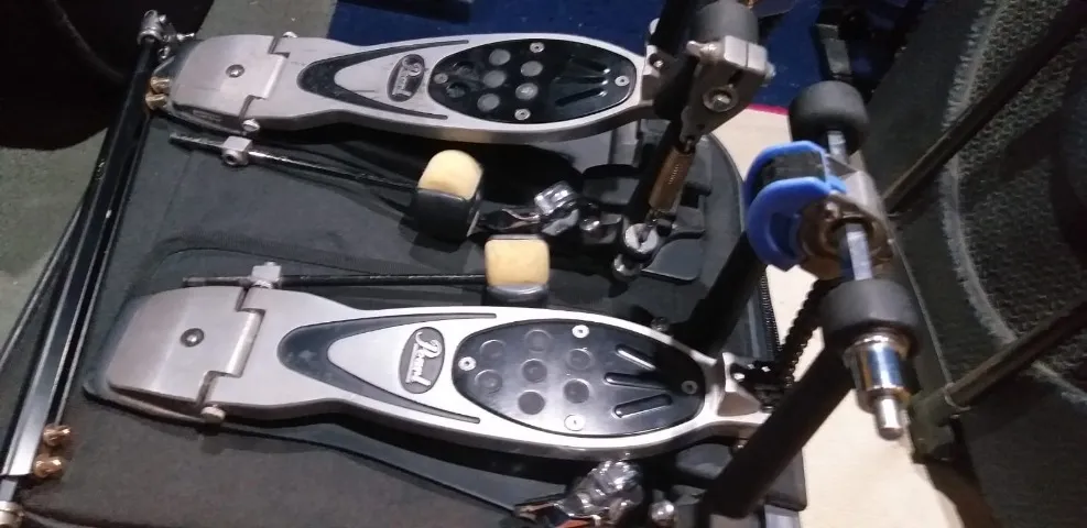 Pedal duplo Pearl.