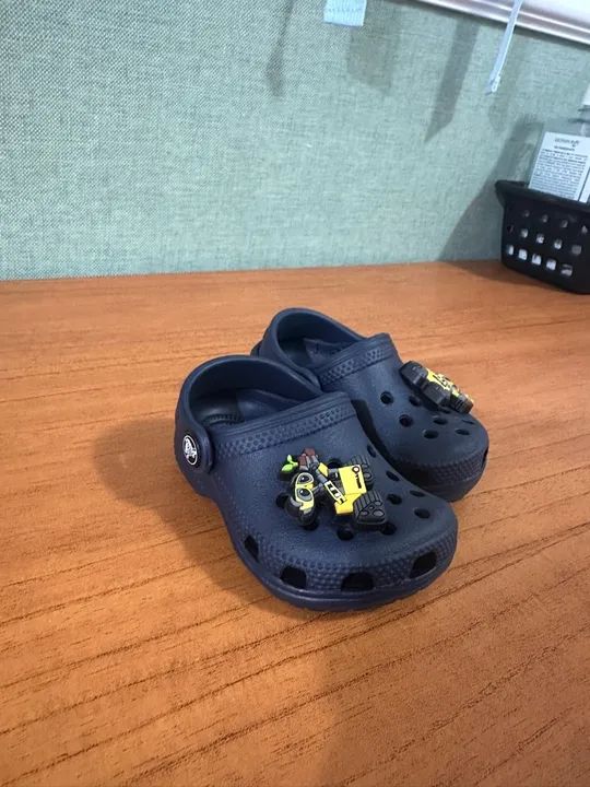 Crocs Littles Baby NOVO (Tamanho C2/3 = 17/18) - Foto 3