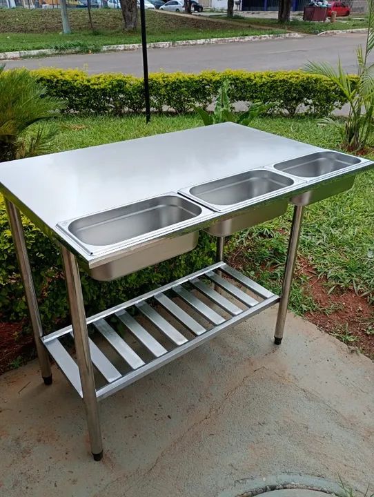 Oferta- Mesa condimentadora c/ paneleiro gradeado