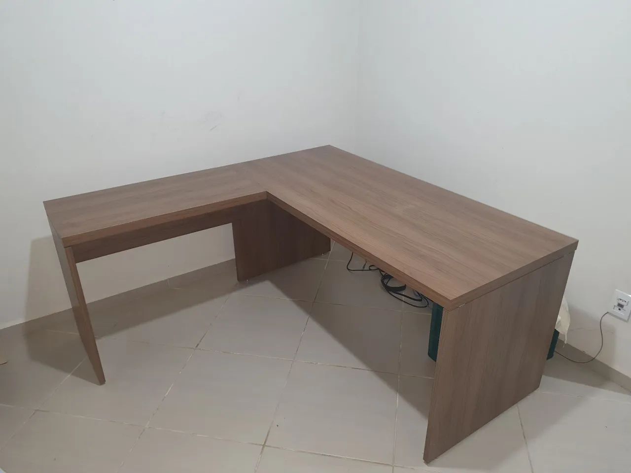 Mesa Escritório Muito Nova sem riscos