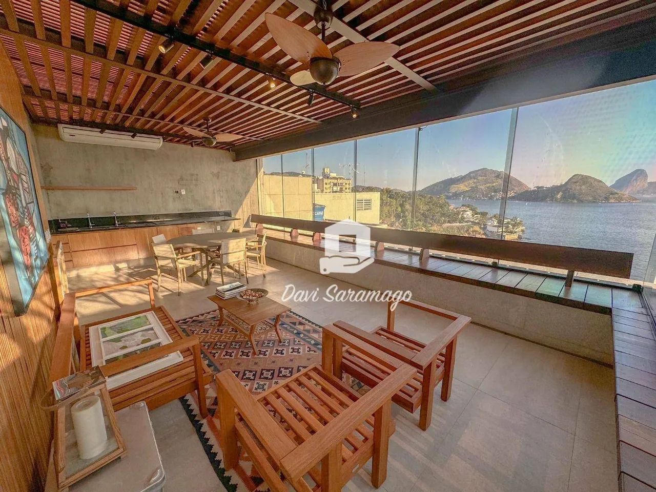 Cobertura Triplex na Praia de Icarai.