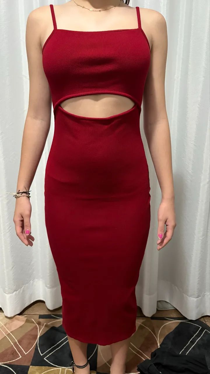 vestido tubinho midi com abertura 