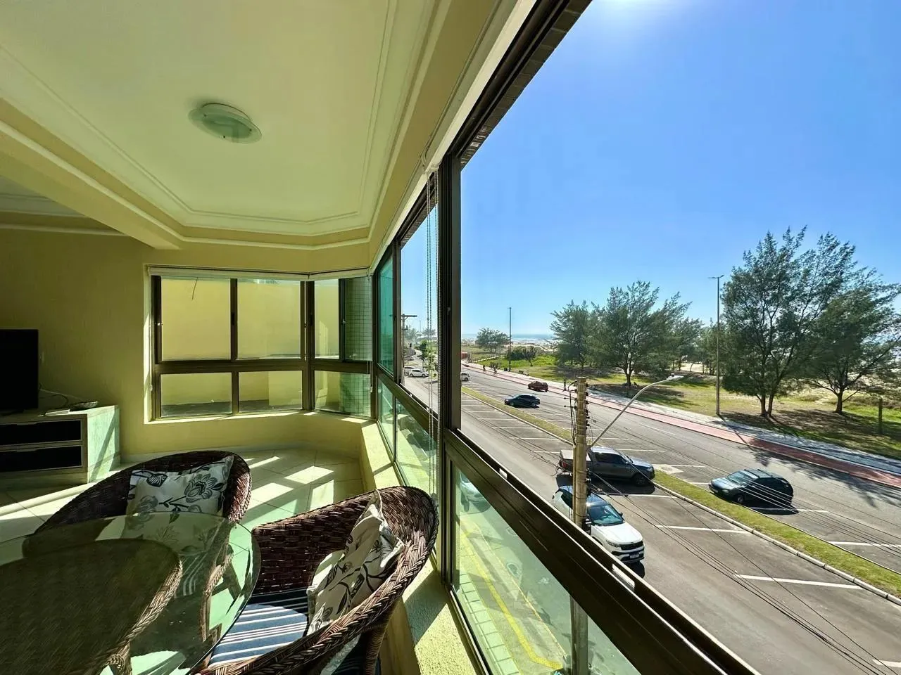VENDO APARTAMENTO EM CAPÃO DA CANOA COM 03 SUÍTES | MOBILIADO | VISTA MAR | BOX DUPLO