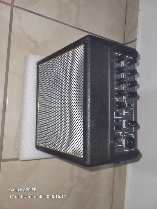 Caixa amplificada violão/voz, com bateria interna e Bluetooth R$900,00