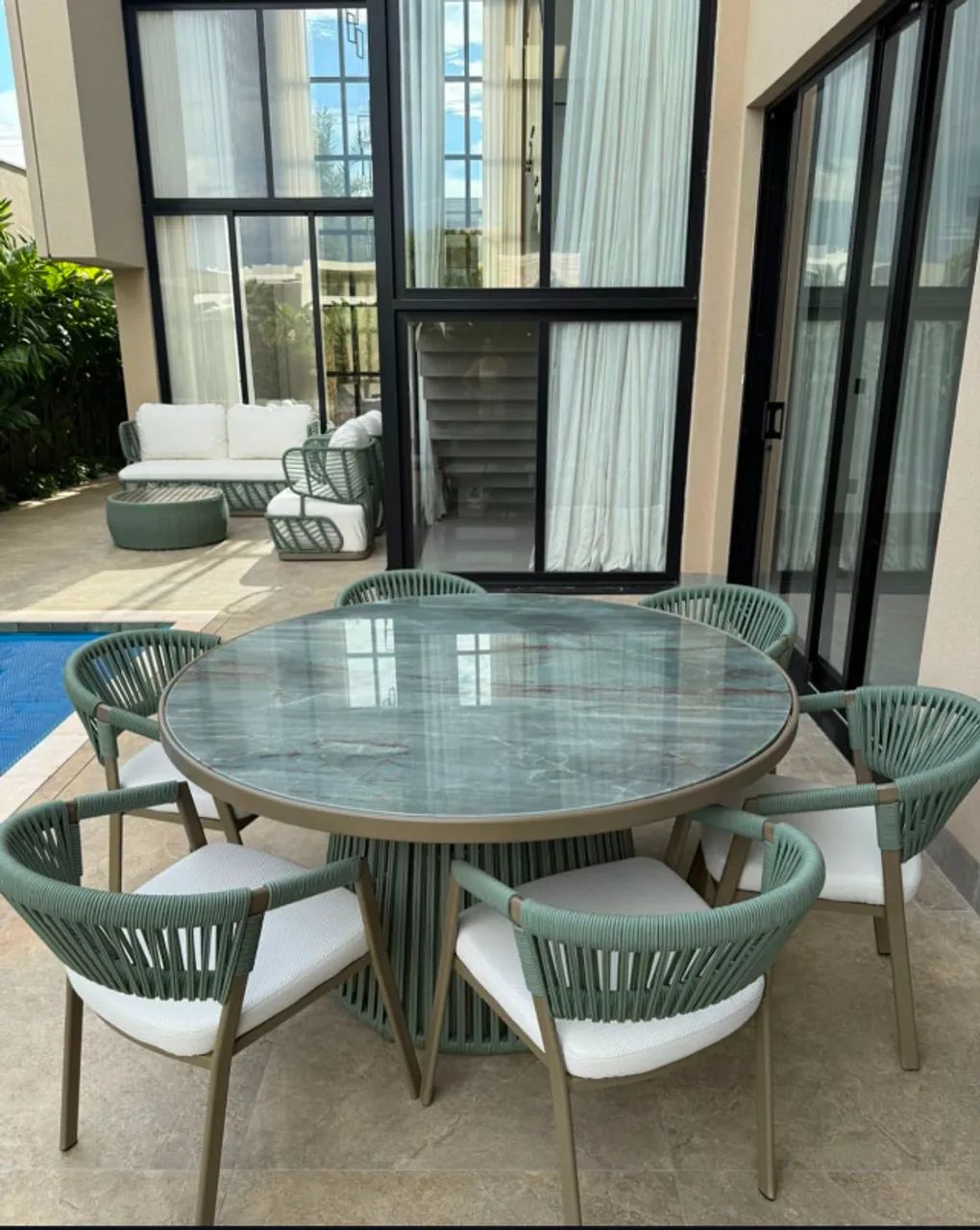 MESA PARA ÁREA EXTERNA COM TAMPO DE VIDRO