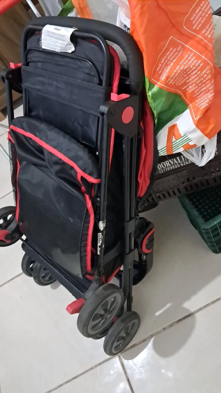 Carrinho de bebê dobrável