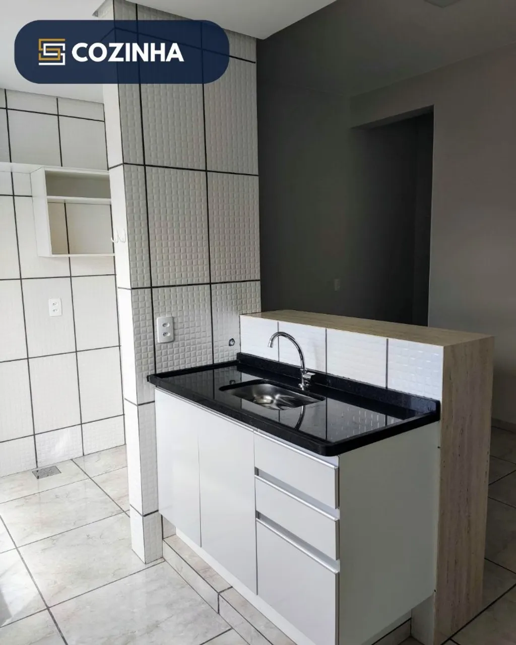 Apto QND 09, 2 quartos, sala, cozinha com armários.