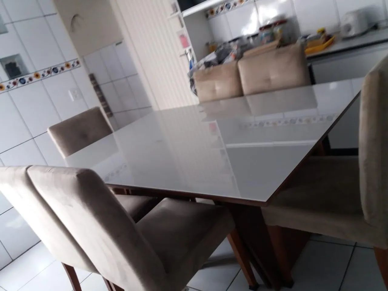Mesa de Jantar com 6 Cadeiras Estofadas - Foto 4