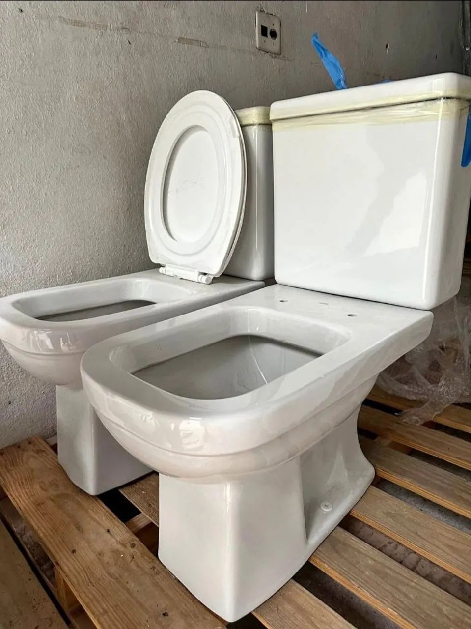 Vaso sanitário Deca Vogue plus com caixa acoplada