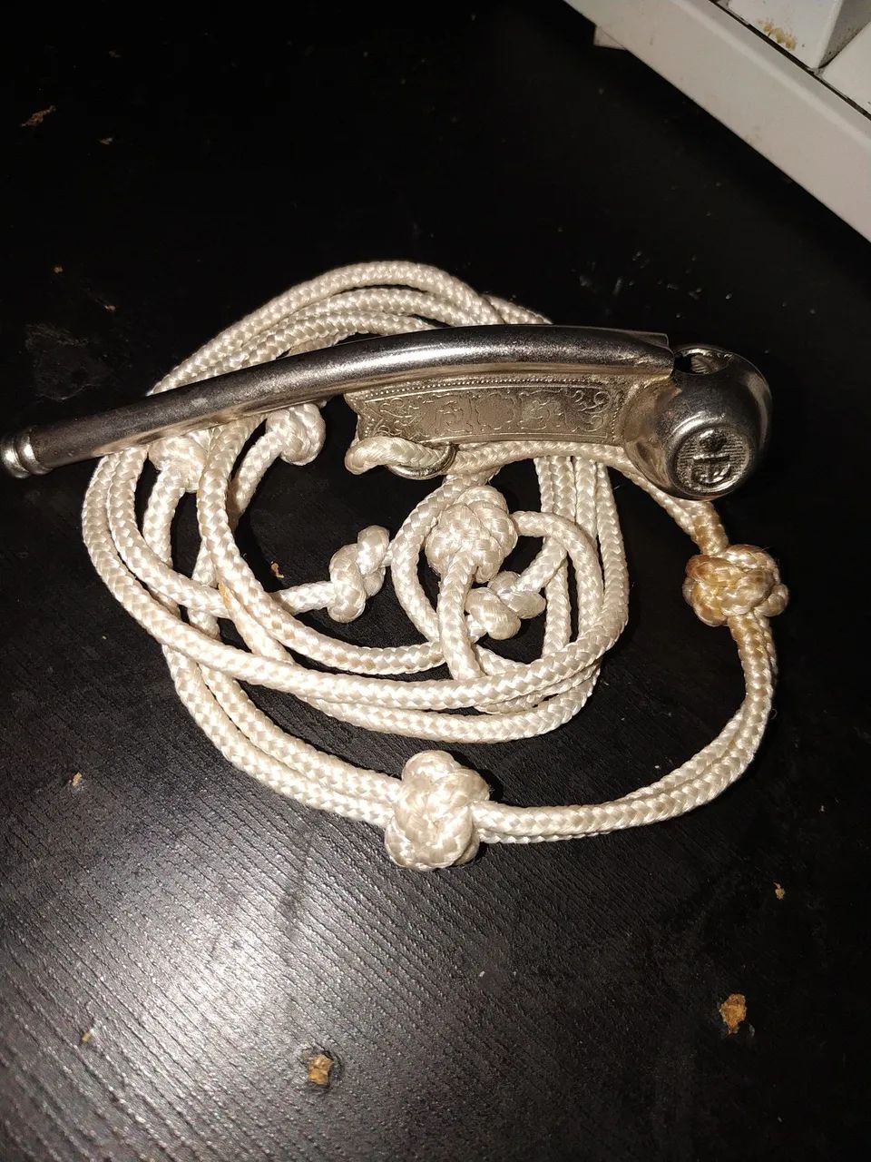 Apito de marinheiro metal com corda - Foto 2