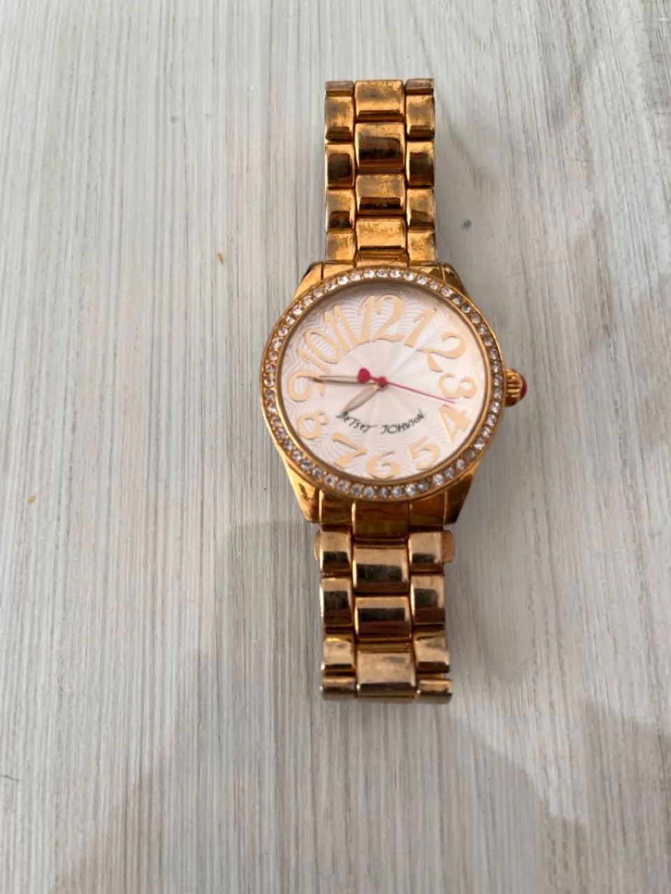 Relógio feminino dourado Betsey Johnson - Foto 3