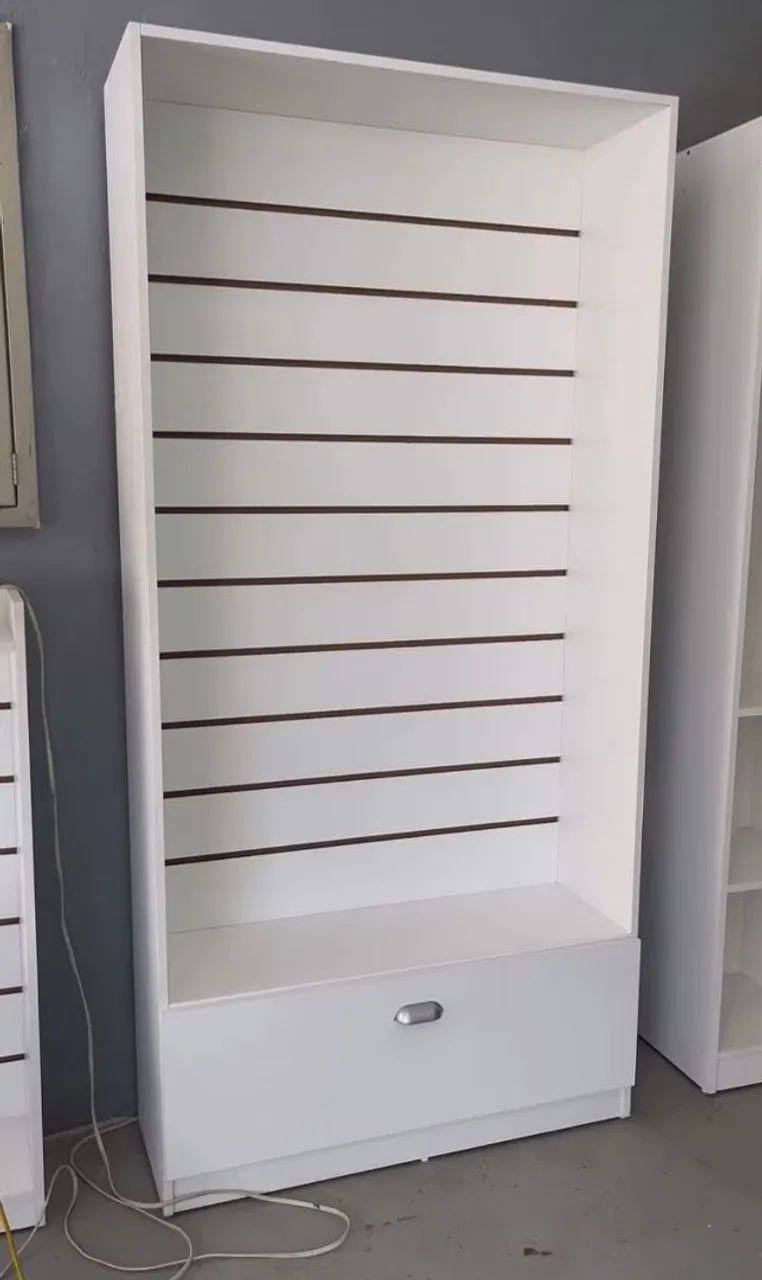 J.e do expositor em mdf