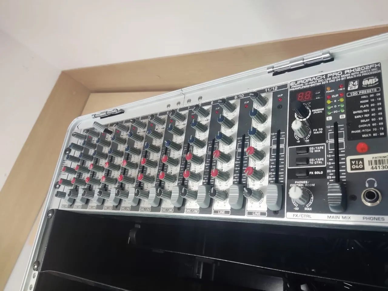 Kit Mesa de Som Behringer + Case Profissional  - Foto 2