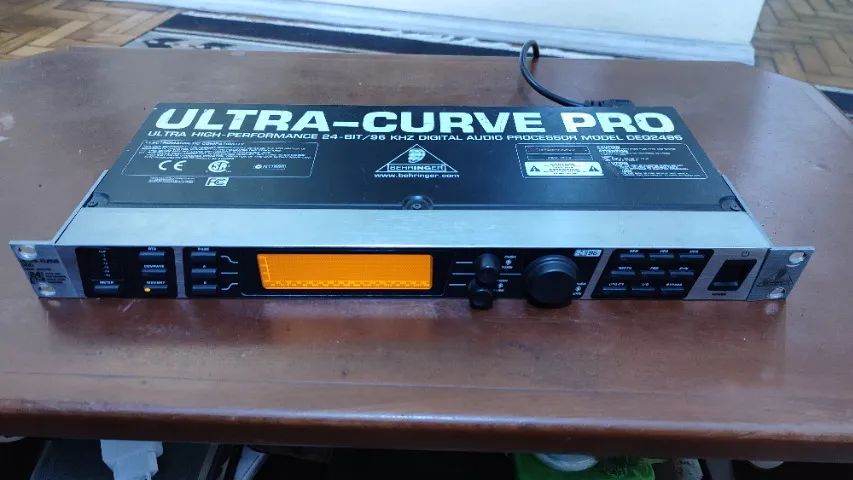 Behringer Ultra-Curve Pro DEQ2496 - Processador de Áudio