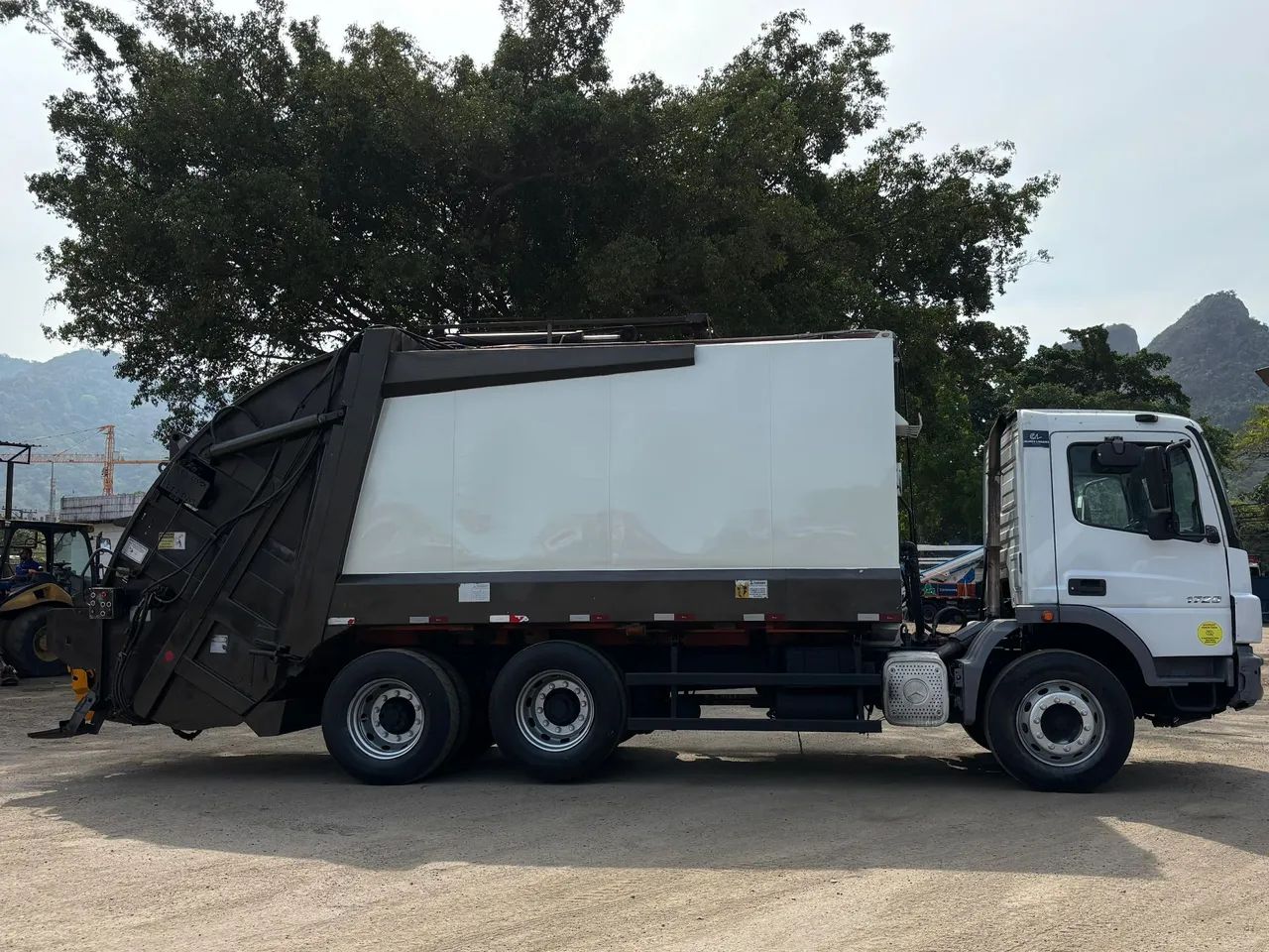 Caminhão Compactador 2019 Usimeca - Foto 2