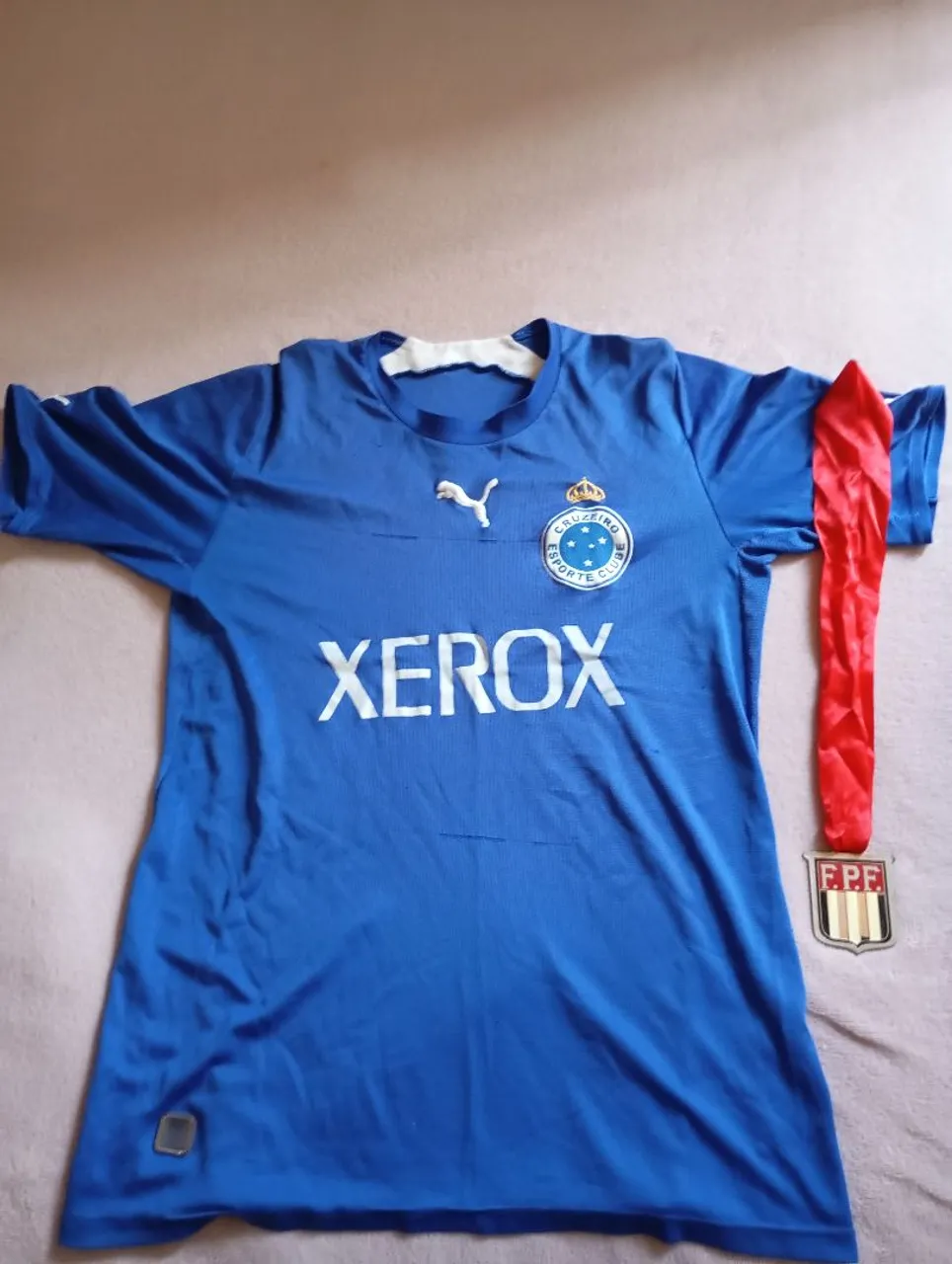 Camisa do Cruzeiro e medalha