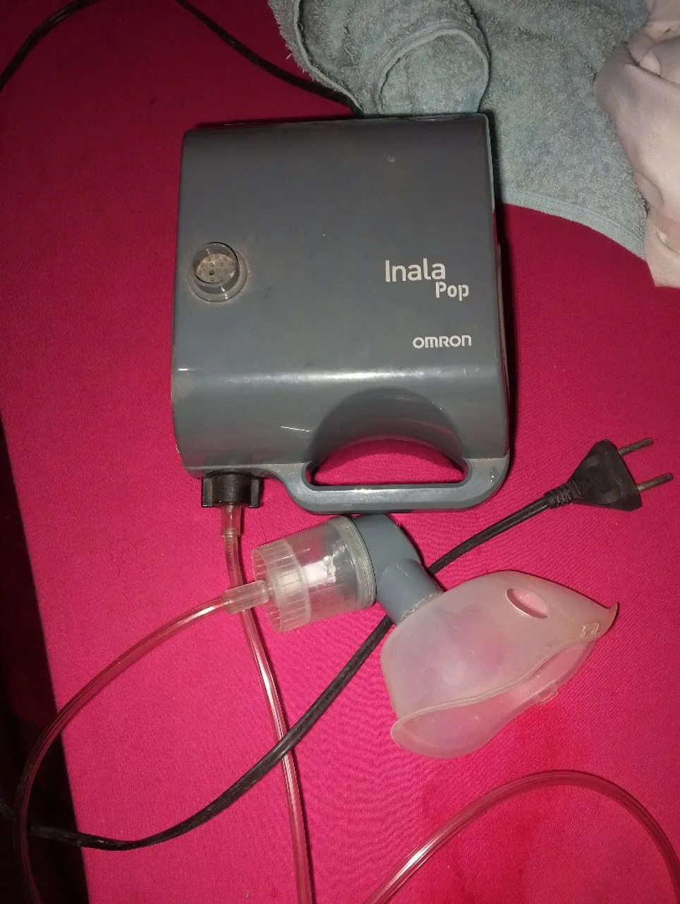 Inalador e tv de 29 antiga