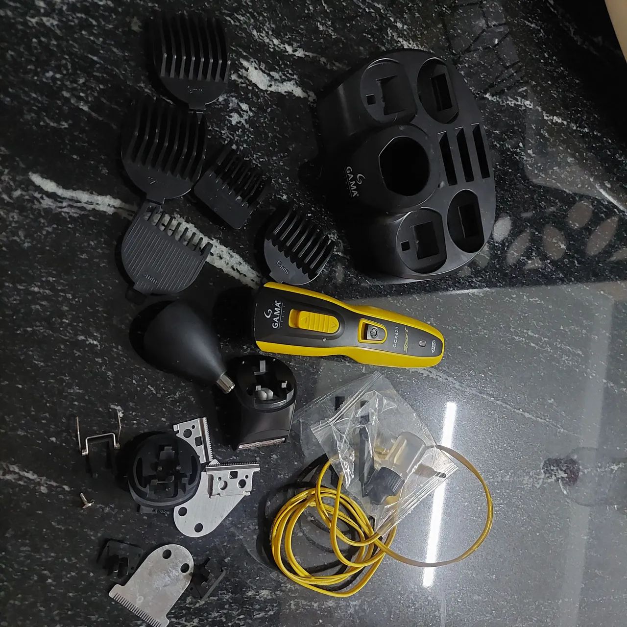 vendo barbeador esta novinho OBS DESMONTEI EM CIMA PRECISA AMONTAR