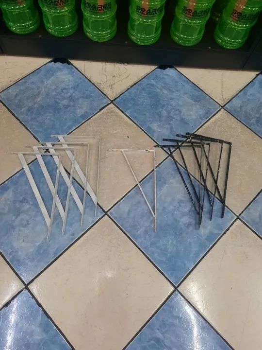 Vendo mão francesa/cantoneira